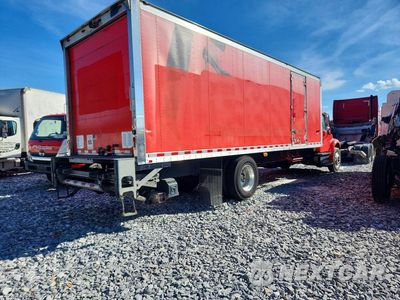 Trzecie zdjęcie samochodu z tyłu: 2018 FREIGHTLINER BUSINESS CLASS M2 BOX TRUCK VIN:1FVACWFB2JHJR4156 - miniatura