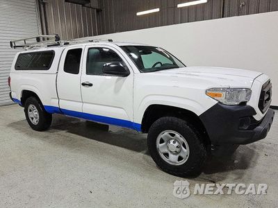 Czwarte zdjęcie samochodu z boku: 2023 TOYOTA TACOMA SR VIN:3TYRX5GNXPT080534 - miniatura