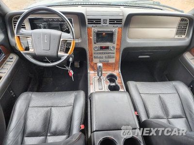 Zdjęcie 8 z 14 samochodu: 2011 LINCOLN NAVIGATOR L VIN:5LMJJ3J55BEJ04429 - miniatura