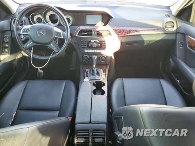 Zdjęcie 8 z 12 samochodu: 2014 MERCEDES-BENZ C 250 VIN:WDDGF4HB1EG249924 - miniatura