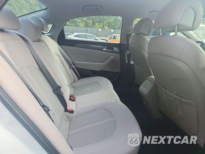 Zdjęcie 10 z 12 samochodu: 2017 HYUNDAI SONATA SPORT VIN:5NPE34AF3HH466074 - miniatura
