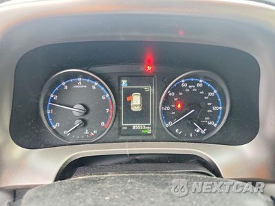 Zdjęcie 9 z 13 samochodu: 2018 TOYOTA RAV4 XLE VIN:JTMWFREV4JJ164171 - miniatura