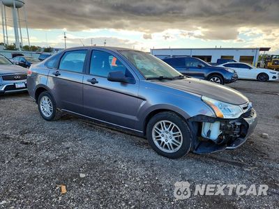 Czwarte zdjęcie samochodu z boku: 2011 FORD FOCUS SE VIN:1FAHP3FN8BW115745 - miniatura