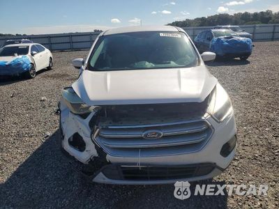 Piąte zdjęcie samochodu w środku: 2017 FORD ESCAPE SE VIN:1FMCU0GD6HUF02442 - miniatura