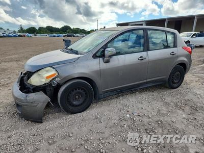 2009 NISSAN VERSA 1.8 S 3N1BC13E89L400128 - główne zdjęcie licytacji z USA - miniatura