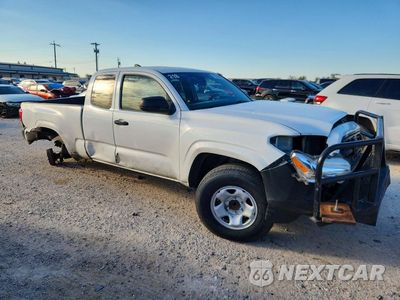 Czwarte zdjęcie samochodu z boku: 2018 TOYOTA TACOMA SR VIN:5TFRX5GN8JX105122 - miniatura