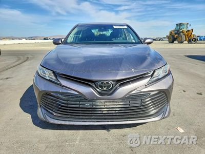 Piąte zdjęcie samochodu w środku: 2019 TOYOTA CAMRY LE VIN:4T1B11HK1KU779191 - miniatura