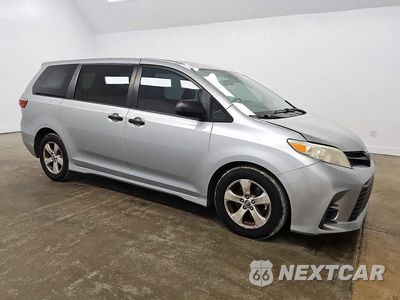 Czwarte zdjęcie samochodu z boku: 2019 TOYOTA SIENNA L 7-PASSENGER VIN:5TDZZ3DC5KS967030 - miniatura