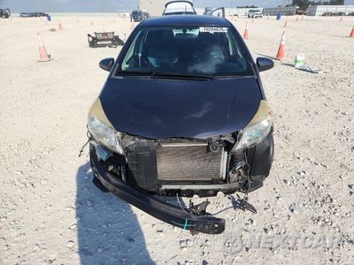 Piąte zdjęcie samochodu w środku: 2012 TOYOTA YARIS 5-DOOR SE VIN:JTDKTUD36CD533186 - miniatura