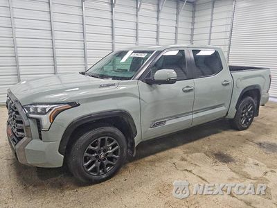 2025 TOYOTA TUNDRA PLATINUM HV 5TFNC5DB9SX110786 - główne zdjęcie licytacji z USA - miniatura