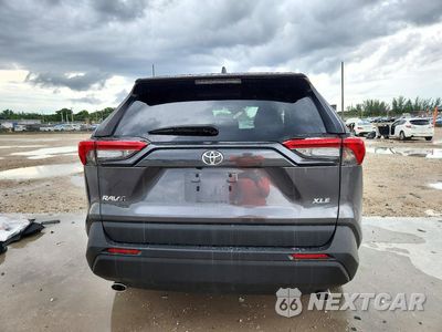 Zdjęcie 6 z 13 samochodu: 2022 TOYOTA RAV4 XLE VIN:2T3W1RFVXNC182096 - miniatura