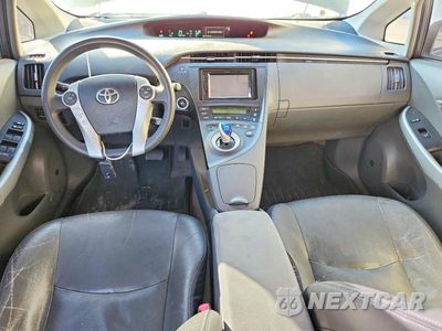 Zdjęcie 8 z 12 samochodu: 2011 TOYOTA PRIUS THREE VIN:JTDKN3DUXB1418345 - miniatura