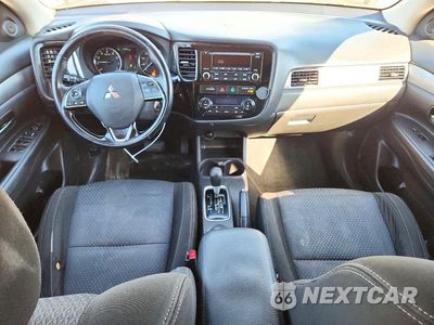 Zdjęcie 8 z 13 samochodu: 2016 MITSUBISHI OUTLANDER SE VIN:JA4AZ3A37GZ017687 - miniatura