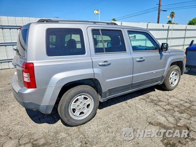 Trzecie zdjęcie samochodu z tyłu: 2015 JEEP PATRIOT SPORT VIN:1C4NJPBA0FD280571 - miniatura