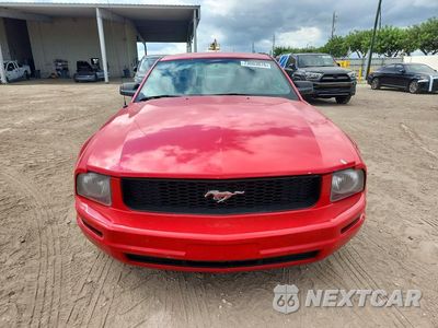 Piąte zdjęcie samochodu w środku: 2008 FORD MUSTANG VIN:1ZVHT80N685167107 - miniatura