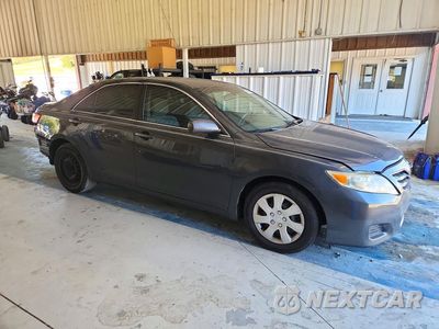 Czwarte zdjęcie samochodu z boku: 2010 TOYOTA CAMRY LE VIN:4T1BF3EK8AU084058 - miniatura