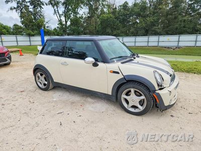 Czwarte zdjęcie samochodu z boku: 2005 MINI COOPER VIN:WMWRC33425TC56323 - miniatura