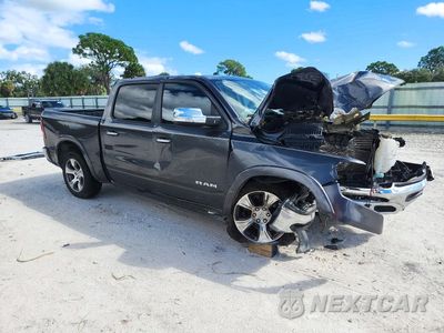 Czwarte zdjęcie samochodu z boku: 2019 RAM 1500 LARAMIE VIN:1C6RREJT4KN912694 - miniatura
