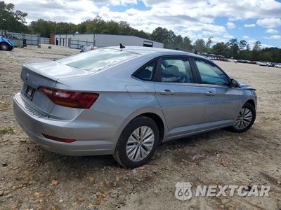Trzecie zdjęcie samochodu z tyłu: 2019 VOLKSWAGEN JETTA S VIN:3VWC57BU3KM242740 - miniatura
