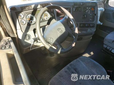 Zdjęcie 8 z 14 samochodu: 2018 FREIGHTLINER CASCADIA 125 SEMI TRUCK VIN:3AKJGLDR0JSJN1508 - miniatura