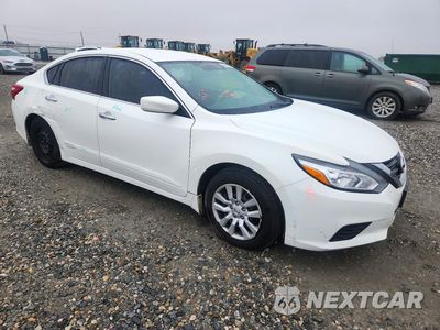 Czwarte zdjęcie samochodu z boku: 2017 NISSAN ALTIMA 2.5 S VIN:1N4AL3APXHC244022 - miniatura