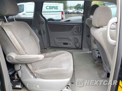 Zdjęcie 11 z 14 samochodu: 2004 TOYOTA SIENNA LE VIN:5TDBA23C74S008395 - miniatura
