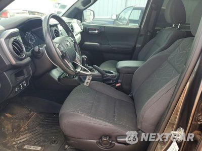 Zdjęcie 7 z 12 samochodu: 2017 TOYOTA TACOMA SR V6 VIN:3TMCZ5AN0HM061335 - miniatura