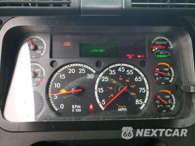 Zdjęcie 9 z 12 samochodu: 2018 FREIGHTLINER CASCADIA 125 SEMI TRUCK VIN:3AKJGEFG8JSJW4725 - miniatura