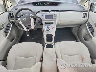 Zdjęcie 8 z 12 samochodu: 2014 TOYOTA PRIUS THREE VIN:JTDKN3DU7E1740302 - miniatura