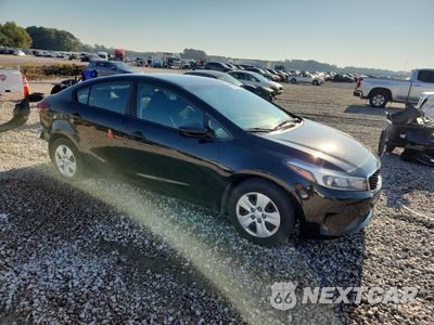 Czwarte zdjęcie samochodu z boku: 2017 KIA FORTE LX VIN:3KPFK4A79HE078285 - miniatura