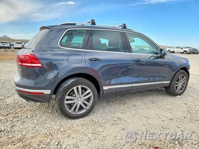 Trzecie zdjęcie samochodu z tyłu: 2016 VOLKSWAGEN TOUAREG SPORT VIN:WVGEF9BP8GD012964 - miniatura