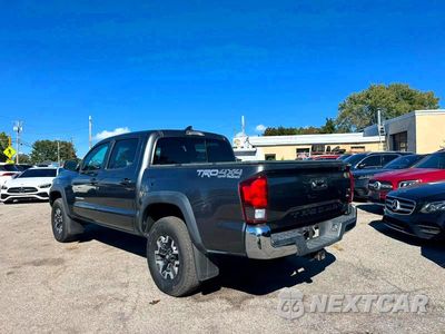 Trzecie zdjęcie samochodu z tyłu: 2019 TOYOTA TACOMA TRD OFF-ROAD VIN:3TMCZ5AN8KM259572 - miniatura