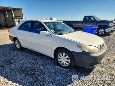 Czwarte zdjęcie samochodu z boku: 2005 TOYOTA CAMRY LE VIN:4T1BE32K95U427263 - miniatura