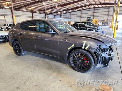 Czwarte zdjęcie samochodu z boku: 2022 MASERATI LEVANTE MODENA VIN:ZN661YUM4NX404578 - miniatura