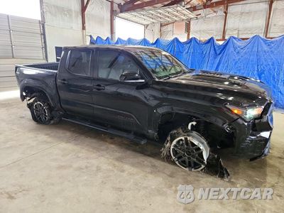 Czwarte zdjęcie samochodu z boku: 2026 TOYOTA TACOMA TRD SPORT VIN:3TMKB5FN7TM055548 - miniatura