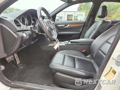 Zdjęcie 7 z 12 samochodu: 2012 MERCEDES-BENZ C 300 4MATIC VIN:WDDGF8BB6CR193352 - miniatura