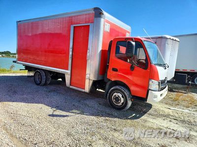 Czwarte zdjęcie samochodu z boku: 2017 HINO 195 BOX TRUCK VIN:JHHSDM2H9HK005749 - miniatura