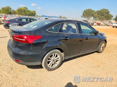Trzecie zdjęcie samochodu z tyłu: 2018 FORD FOCUS SE VIN:1FADP3F27JL298835 - miniatura