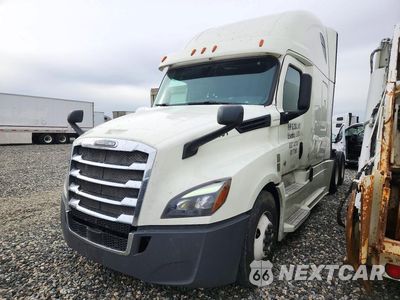 2018 FREIGHTLINER CASCADIA 126 SEMI TRUCK 3AKJHHDRXJSJR0388 - główne zdjęcie licytacji z USA - miniatura