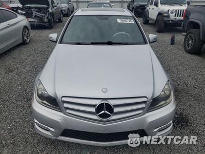 Piąte zdjęcie samochodu w środku: 2013 MERCEDES-BENZ C 250 VIN:WDDGF4HBXDA838861 - miniatura
