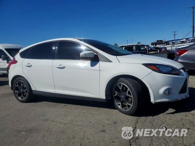 Czwarte zdjęcie samochodu z boku: 2013 FORD FOCUS SE VIN:1FADP3K22DL124102 - miniatura