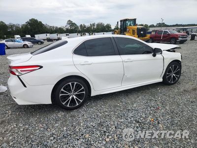 Trzecie zdjęcie samochodu z tyłu: 2020 TOYOTA CAMRY SE VIN:4T1G11AK4LU947407 - miniatura