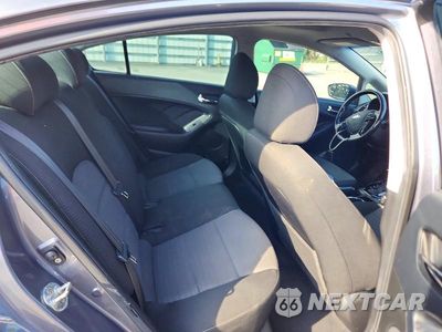 Zdjęcie 10 z 12 samochodu: 2018 KIA FORTE S VIN:3KPFL4A76JE200409 - miniatura