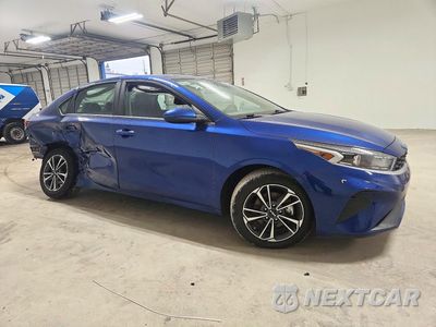 Czwarte zdjęcie samochodu z boku: 2024 KIA FORTE LXS VIN:3KPF24AD8RE743202 - miniatura