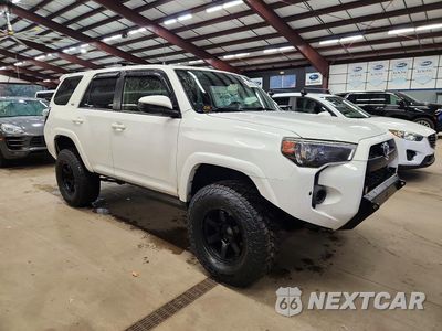 Czwarte zdjęcie samochodu z boku: 2015 TOYOTA 4RUNNER SR5 VIN:JTEBU5JR1F5243623 - miniatura