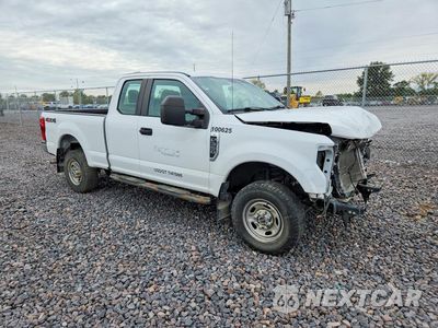 Czwarte zdjęcie samochodu z boku: 2021 FORD F350 SUPER DUTY VIN:1FT8X3B69MED05104 - miniatura