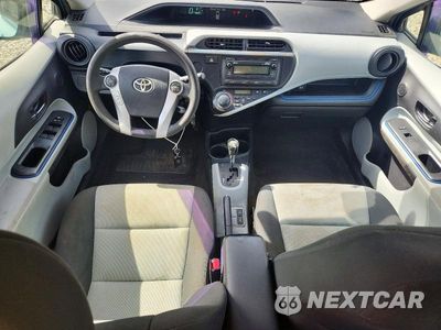 Zdjęcie 8 z 13 samochodu: 2012 TOYOTA PRIUS C TWO VIN:JTDKDTB37C1009850 - miniatura