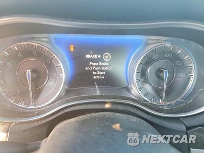 Zdjęcie 9 z 12 samochodu: 2019 CHRYSLER 300 LIMITED VIN:2C3CCAEG6KH592748 - miniatura