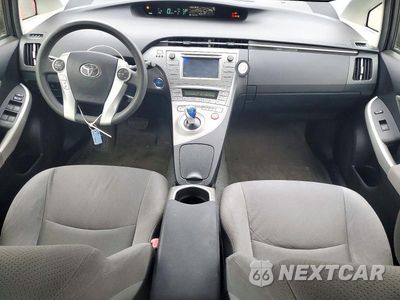 Zdjęcie 8 z 12 samochodu: 2012 TOYOTA PRIUS THREE VIN:JTDKN3DU5C5461579 - miniatura