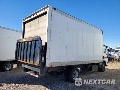 Trzecie zdjęcie samochodu z tyłu: 2014 ISUZU NPR HD BOX TRUCK VIN:JALC4W161E7001680 - miniatura